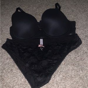 Black Body by Victoria Lined Demi 38 D and Matching Bikini Panties XL